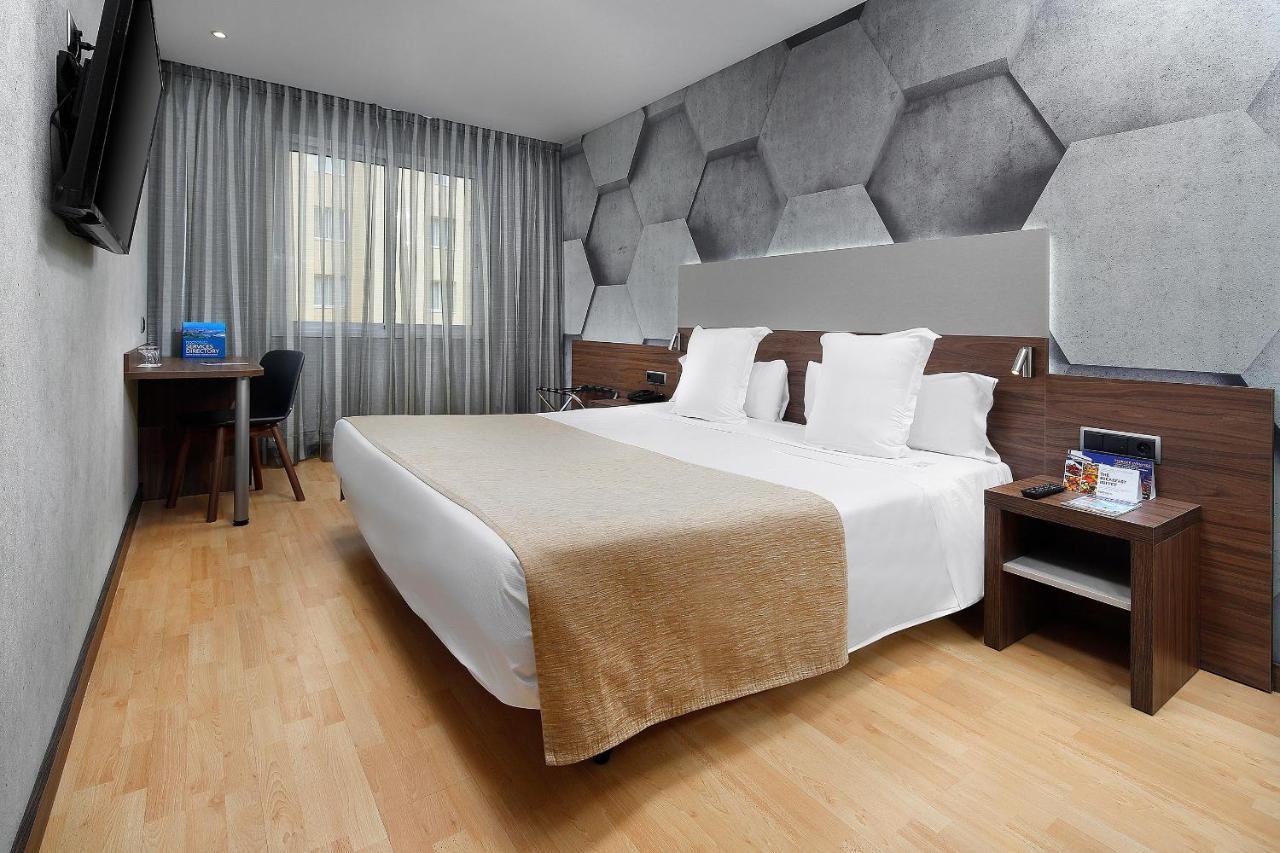 Hotel Hcc Montblanc Barcellona Esterno foto