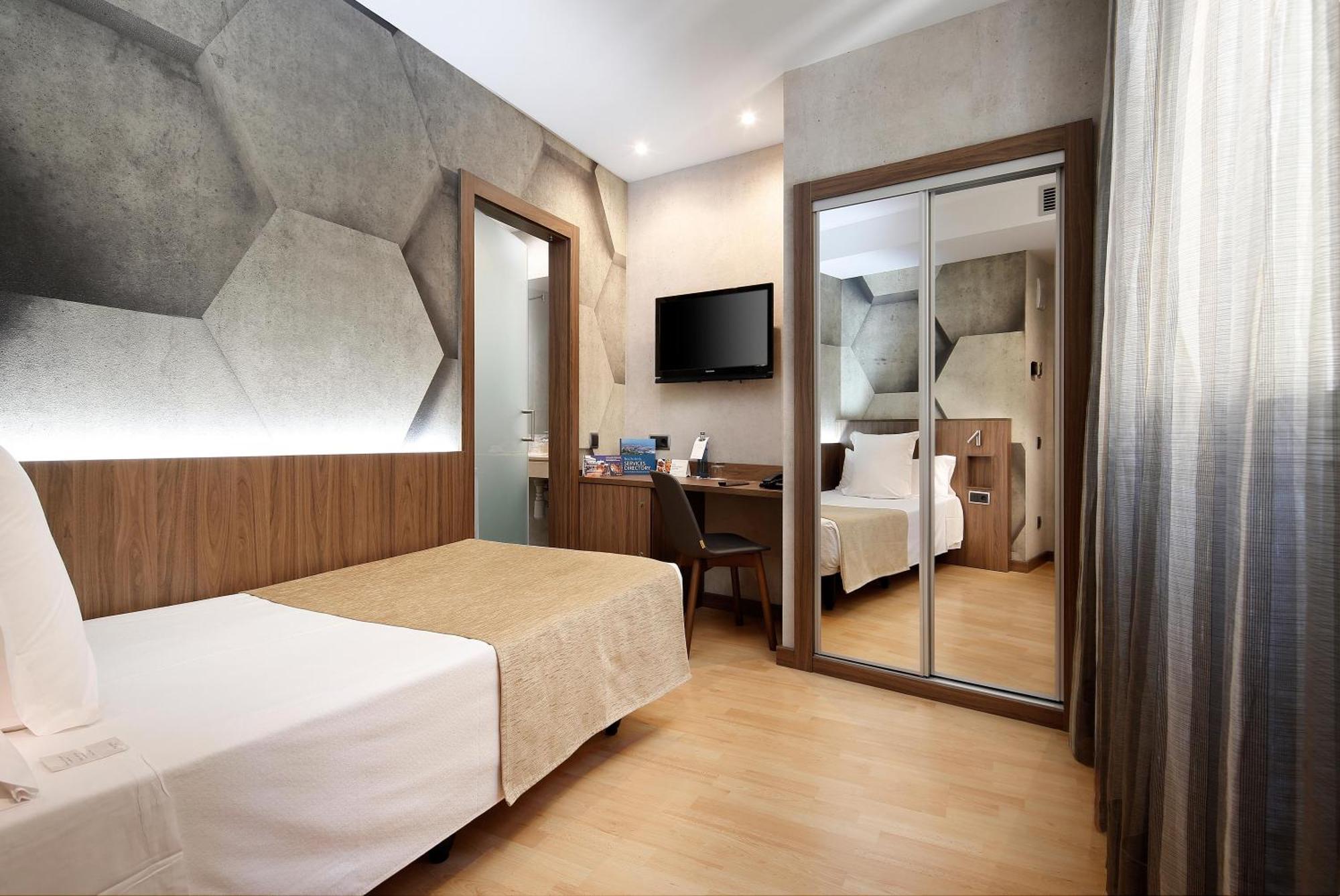 Hotel Hcc Montblanc Barcellona Esterno foto