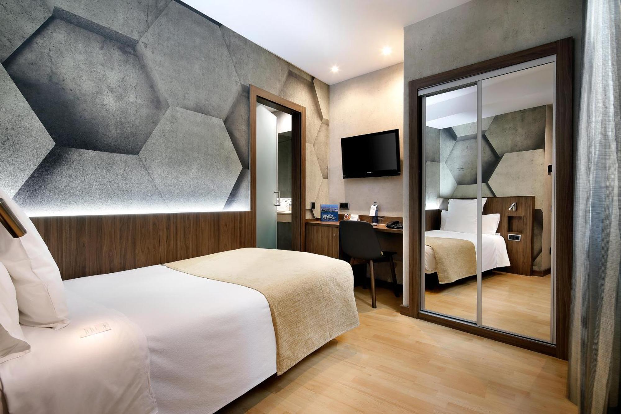 Hotel Hcc Montblanc Barcellona Esterno foto