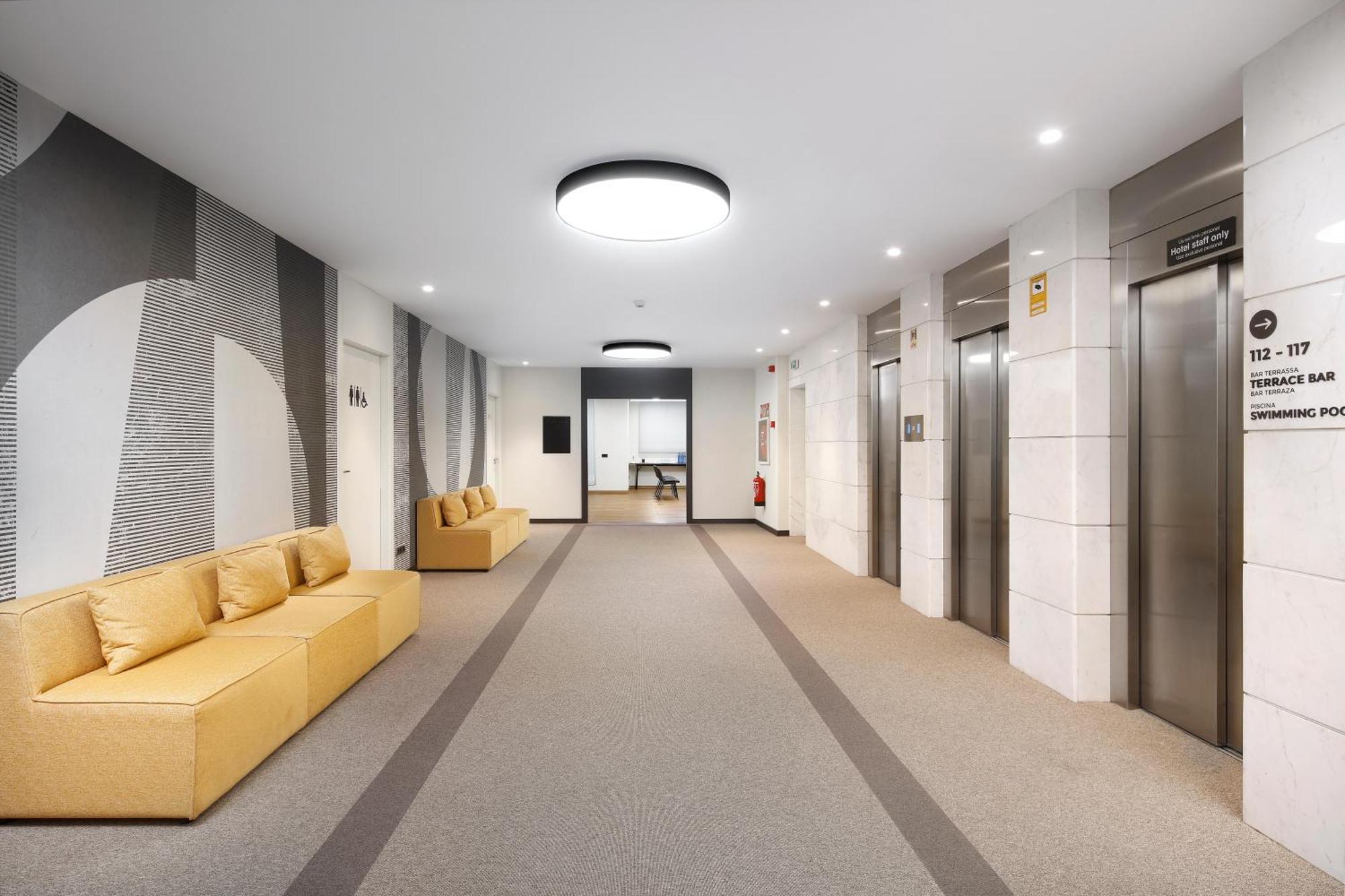 Hotel Hcc Montblanc Barcellona Esterno foto